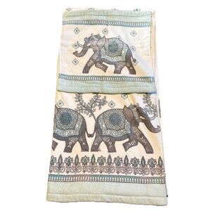 Cynthia Rowley Bath & Hand Towels 2 Piece Set Elephants White Powder Blue Grey
